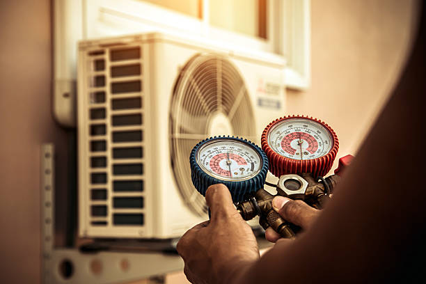 Professional Hvac technician working in University Park, IL